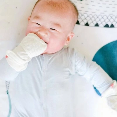 Goumikids Goumi Baby Organic Cotton Diamond Dots Mittens & Boots - Cream 0-3M 6 Goumikids Goumi Baby Organic Cotton Diamond Dots Mittens & Boots - Cream 0-3M - Image 4